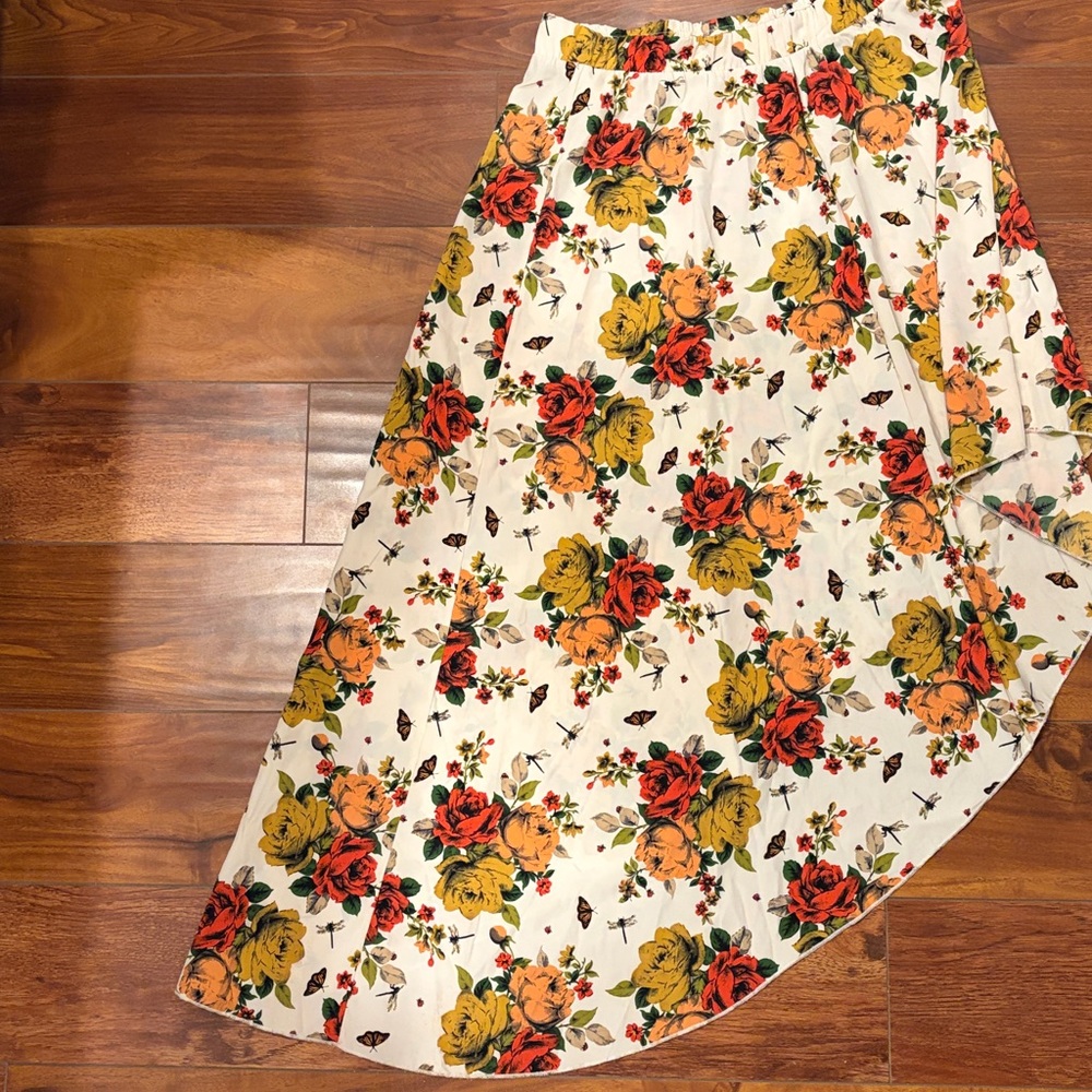 Ktoo Asymmetrical Floral Skirt in Cream with Floral Design, Size Small - Picture 5 of 9